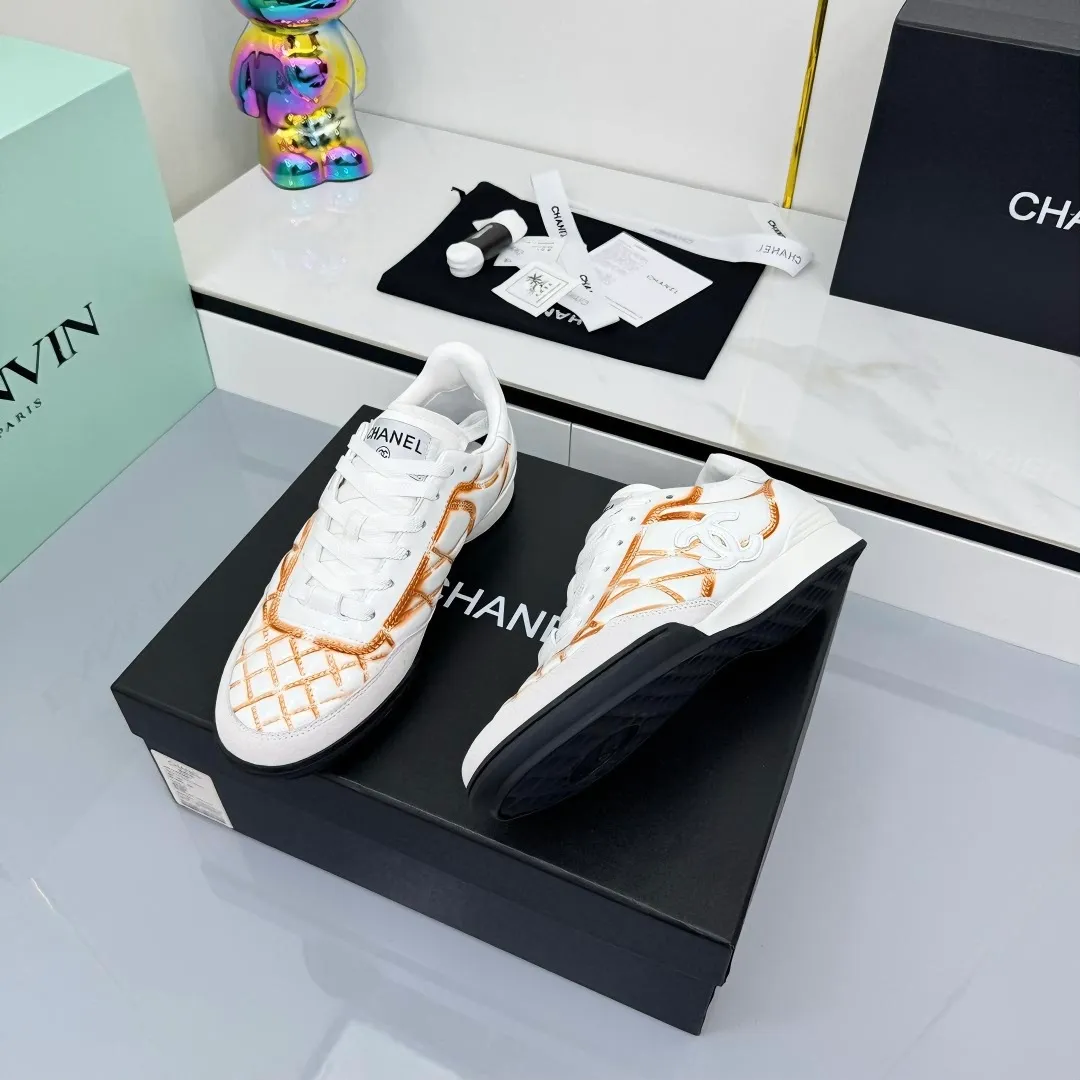 👟👟Ex-factory price 620👟👟 Top version Chanel Chanel - 2025 counter top casual sports shoes This sneaker is a classic design; the upper is electro-embroidered with a variety of techniques; the outsole is fashionable and sporty; it is extraordinary and incorporates a variety of color matching elements... The diversified mix and match is very beautiful and versatile, and can be used for leisure, fashion, sports and outdoor... ꫛꫀꪝ Go➫ Material: ❶Upper is made of: original cowhide ❷Inner lining is made of: original imported sheepskin ❸Outsole is based on: original TPU combination outsole Special counter boutique packaging complete set for women 35–41